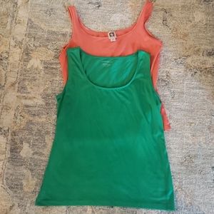 5 tank tops bundled size medium. Mixed brands.